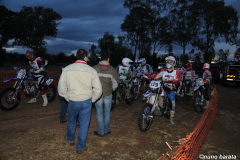 2012-Baja-TT-Idanha-a-Nova-Luis-Curto-e-Paulo-Batista-junto-aos-concorrentes-da-Motos-1