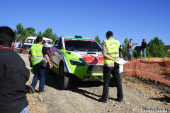 2012-Baja-TT-Oleiros-Proenca-xxx-e-Marco-Oliveira-junto-ao-concorrente-No1-Miguel-Barbosa-e-Pedro-Velosa